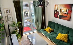 Luxury Urban Tranquility At B1